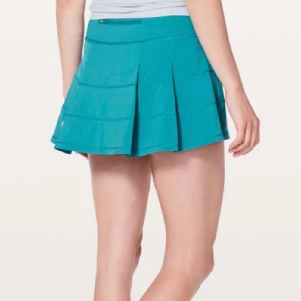 💙LULULEMON💙Pace Rival Skirt in Teal Blue. Size 10 regular. Like new condition.